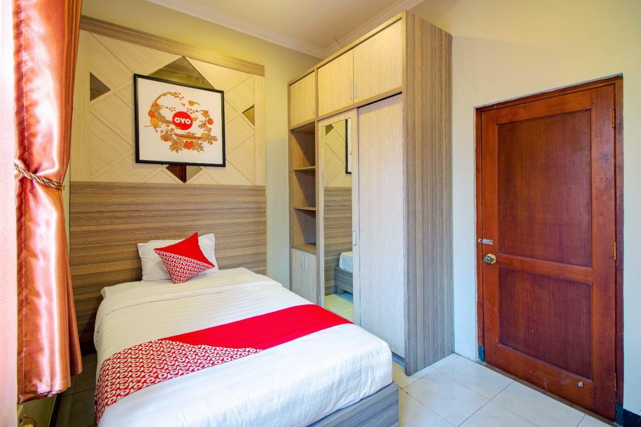 Oyo 1195 The Doctor'S Guest House Syariah Kejayan Exteriör bild
