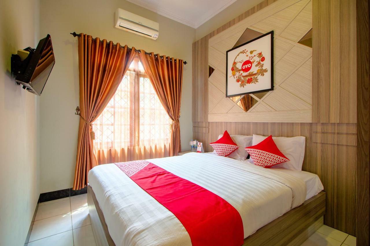 Oyo 1195 The Doctor'S Guest House Syariah Kejayan Exteriör bild
