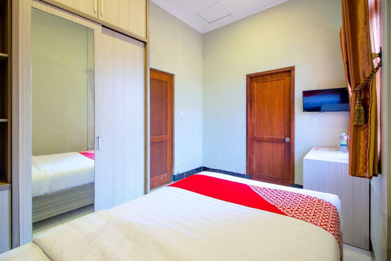 Oyo 1195 The Doctor'S Guest House Syariah Kejayan Exteriör bild