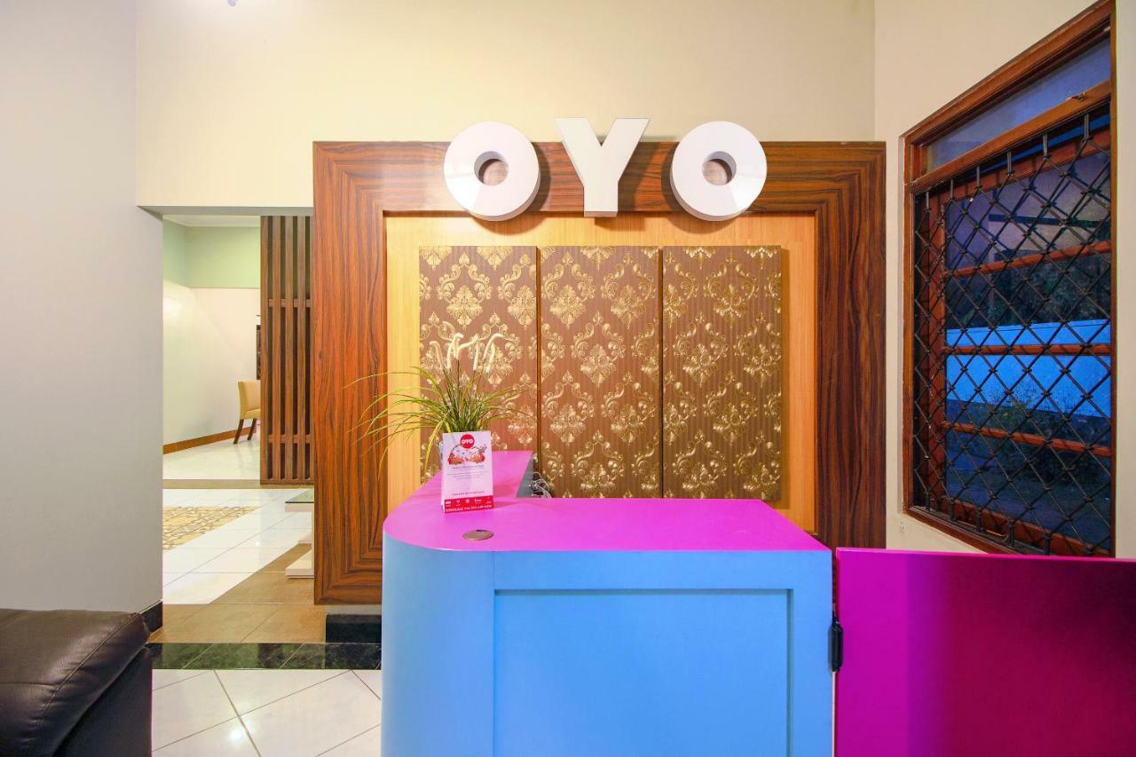 Oyo 1195 The Doctor'S Guest House Syariah Kejayan Exteriör bild