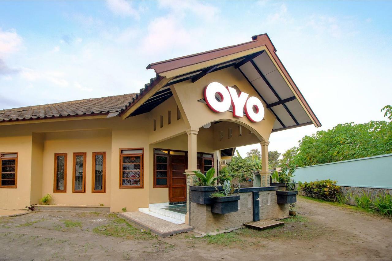Oyo 1195 The Doctor'S Guest House Syariah Kejayan Exteriör bild