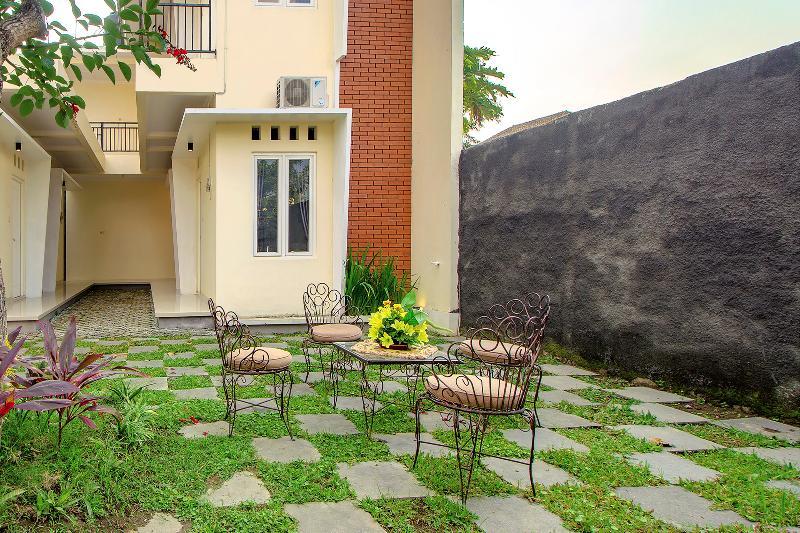 Oyo 1195 The Doctor'S Guest House Syariah Kejayan Exteriör bild