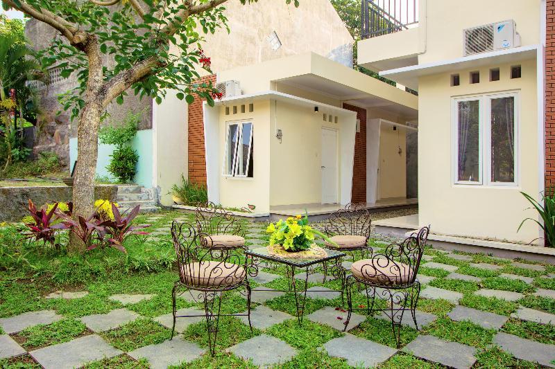 Oyo 1195 The Doctor'S Guest House Syariah Kejayan Exteriör bild