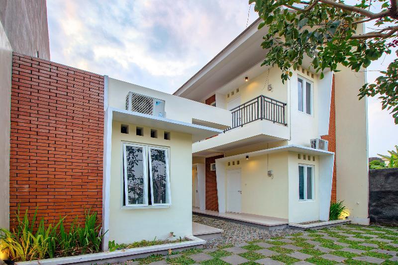 Oyo 1195 The Doctor'S Guest House Syariah Kejayan Exteriör bild