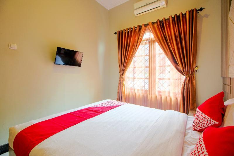 Oyo 1195 The Doctor'S Guest House Syariah Kejayan Exteriör bild