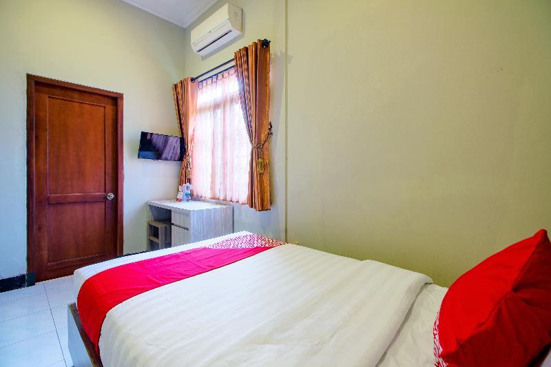 Oyo 1195 The Doctor'S Guest House Syariah Kejayan Exteriör bild