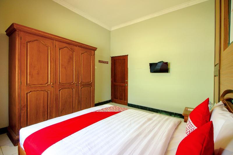 Oyo 1195 The Doctor'S Guest House Syariah Kejayan Exteriör bild